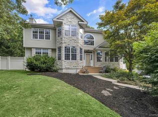 22 Whispering Woods Dr, Smithtown, NY 11787
