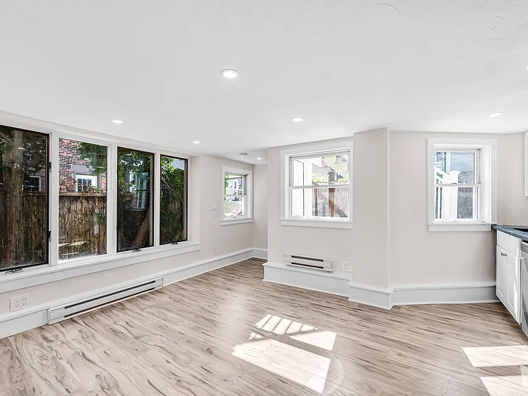 465 E 8th St #1 — Photo 19