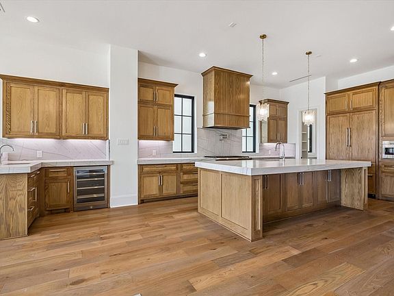 3rd image of 4623 Sunset Cir