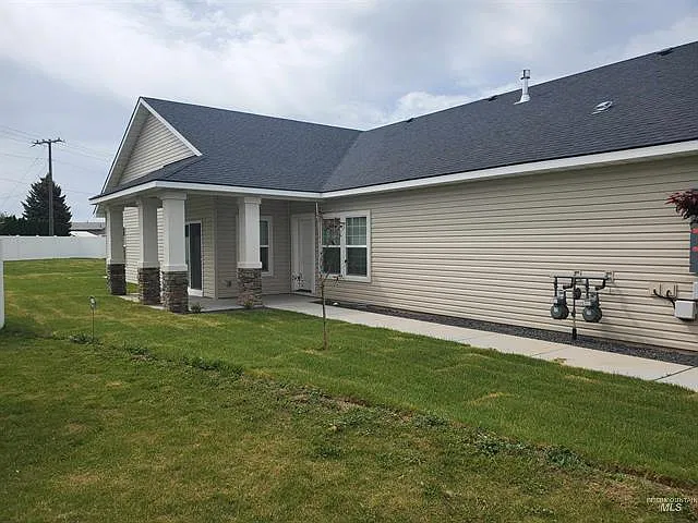 3 bed, 1474 sqft, $2,100 — Photo 2