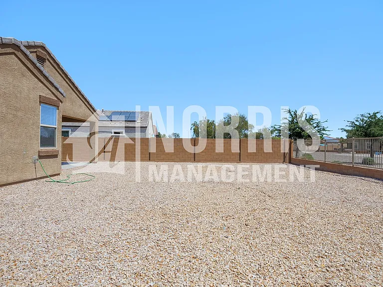 1153 E Gabrilla Dr — Photo 36