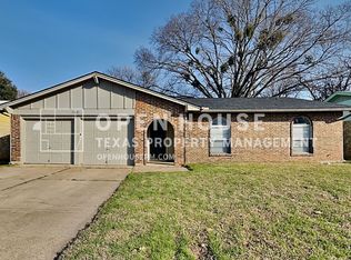 2401 Dartmouth Dr, Arlington, TX 76015