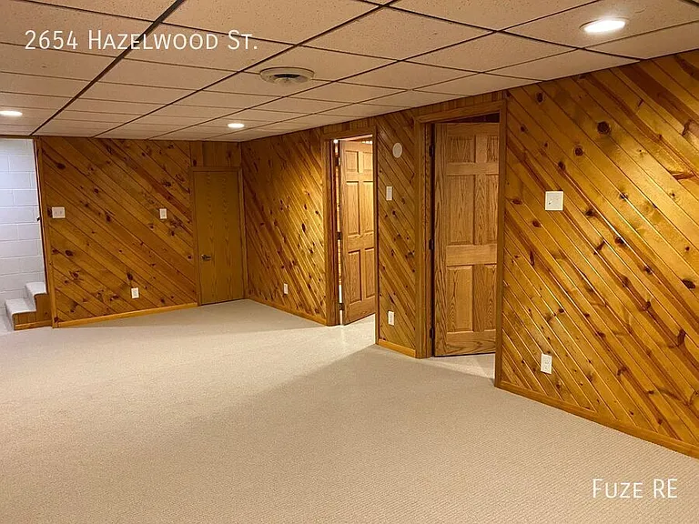 2654 Hazelwood St N — Photo 29