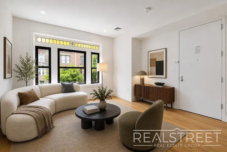 15 Hampton Pl #2 — Photo 4