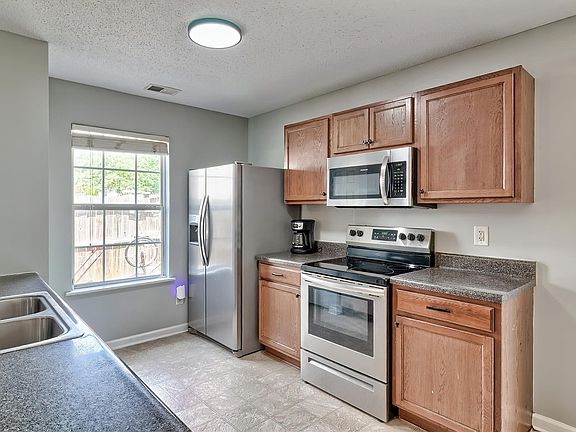 5th image of 730 McNamara Ln