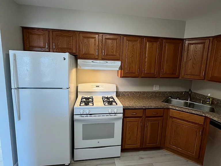 5 Parkside Ct #13 — Photo 11