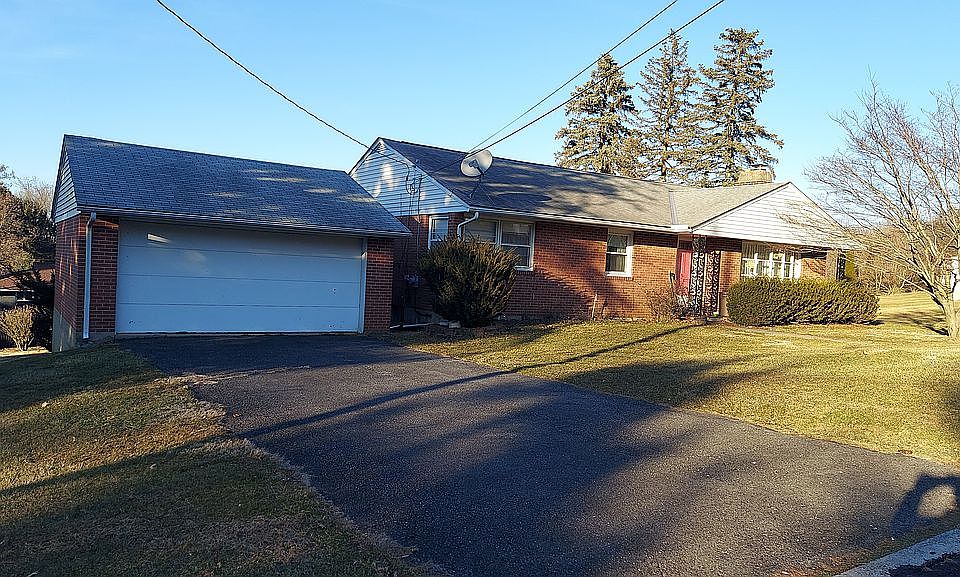 2nd image of 208 Myrtle Ave