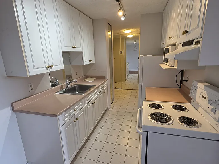 2012 Fullerton Ave #1213 — Photo 7