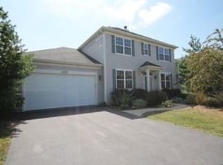 327 Parkstone Dr, Cary, IL 60013