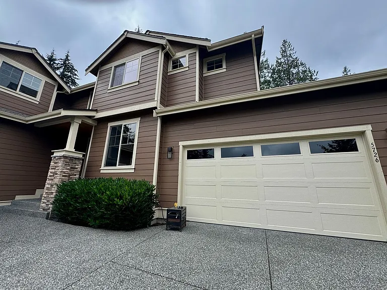 5726 Solana Ln NE — Photo 2