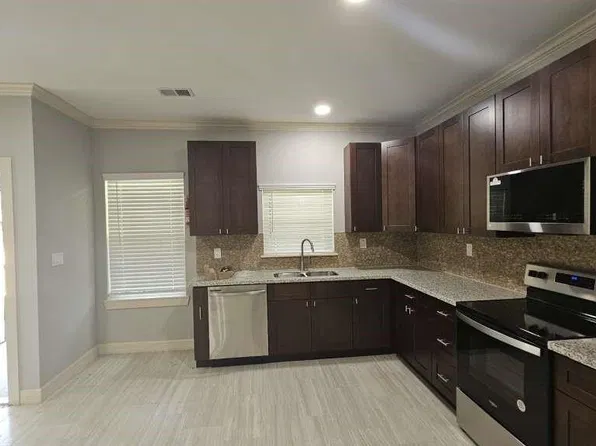 5802 Twisted Pine Ct Unit B, Houston, TX 77039