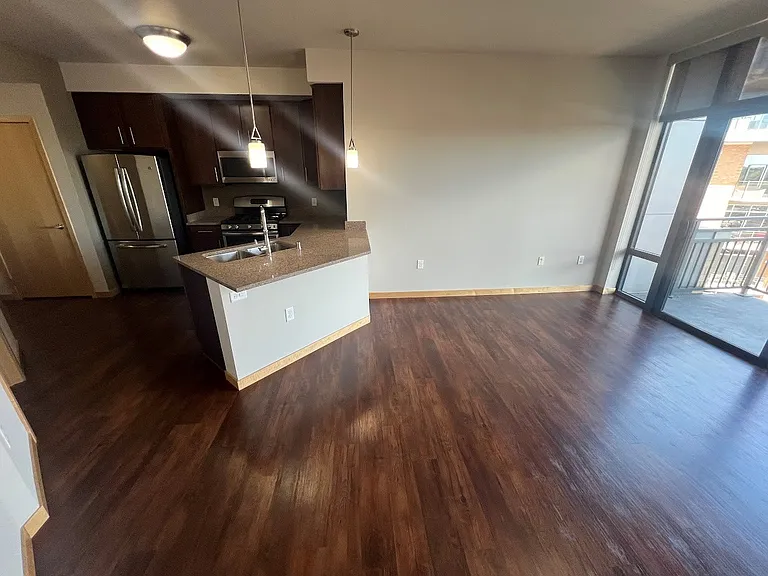 Venture Luxury High Rise — Photo 2