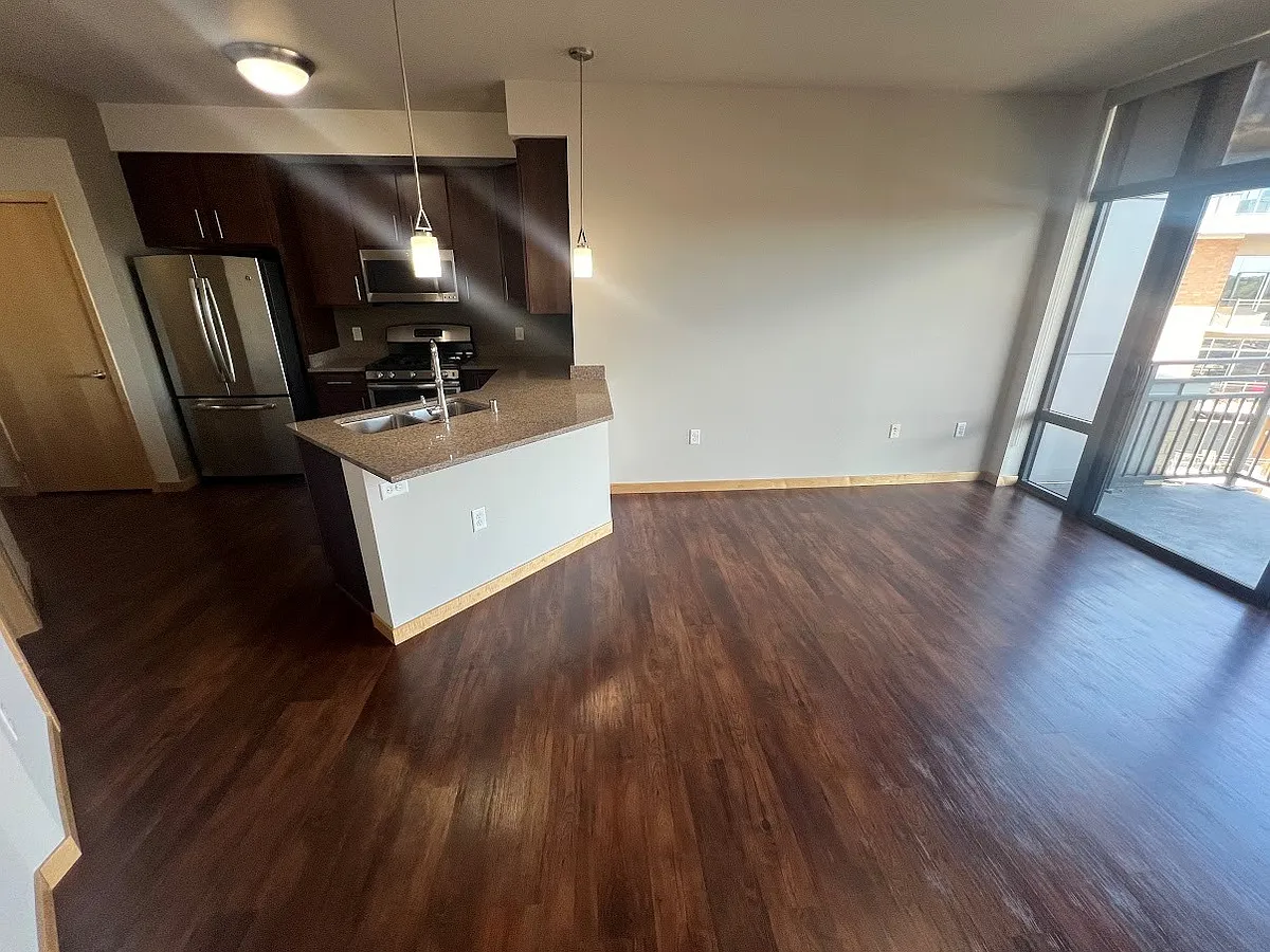 Building Photo - Venture Luxury High Rise