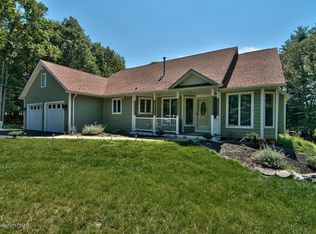 425 Travis Dr, East Stroudsburg, PA 18302