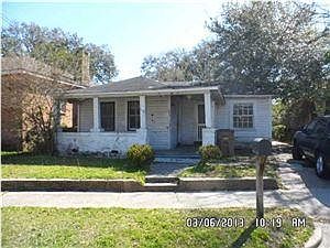 2nd image of 552 Cedar Ave