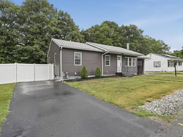 8 Causeway Ter, Leominster, MA 01453