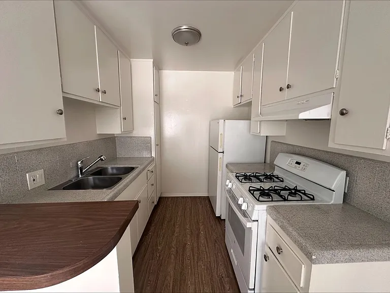 1953 Overland Ave #3 — Photo 13