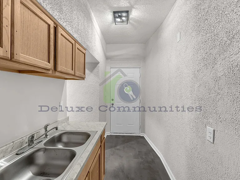 801 Prospect Ave SE — Photo 4