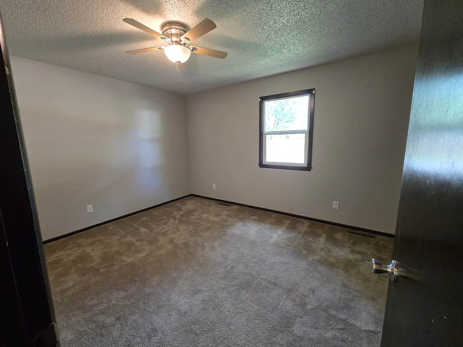 2 bed, 930 sqft, $1,100 — Photo 2