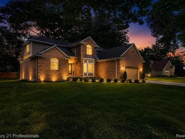 1655 Cardinal Rdg, West Bloomfield, MI 48324