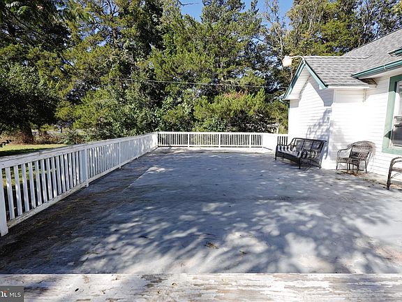 3rd image of 1278 W Oak Rd