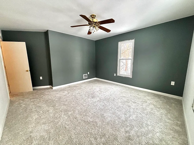 726 Stanton St — Photo 11