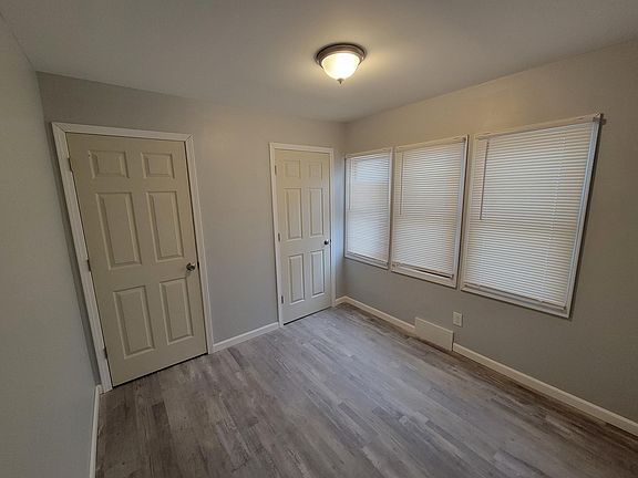 Master bed with closet or walkthru to bedroom 4 for walk in closet