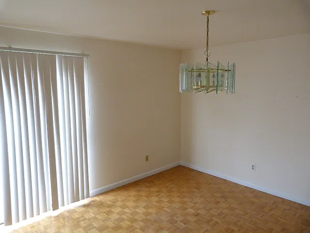 1050 S Monaco Pkwy #15 — Photo 5