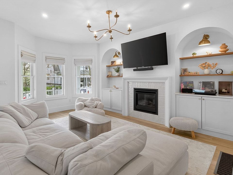 1st image of 17 Manning St #17