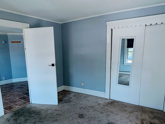 Bedroom (closet)
