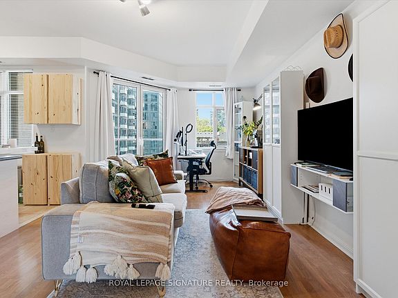 2nd image of 550 Front St W #413