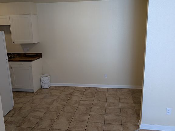 3rd image of 630 S Hawley Rd #4da66b00f