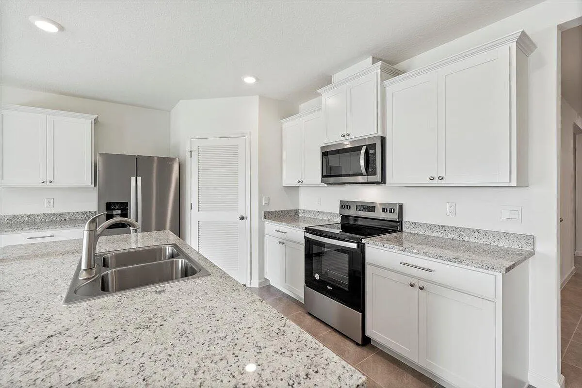 4 bed, 1830 sqft, $2,275 — Photo 4