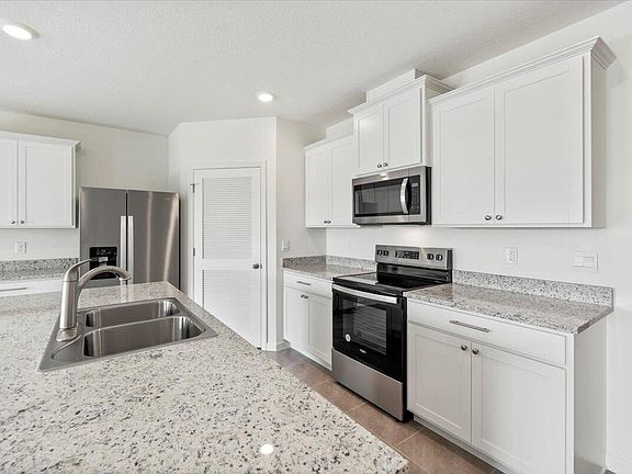 4th image of 925 Dugan Cir SE