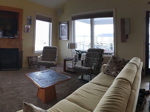 3rd image of 267 E Middle St