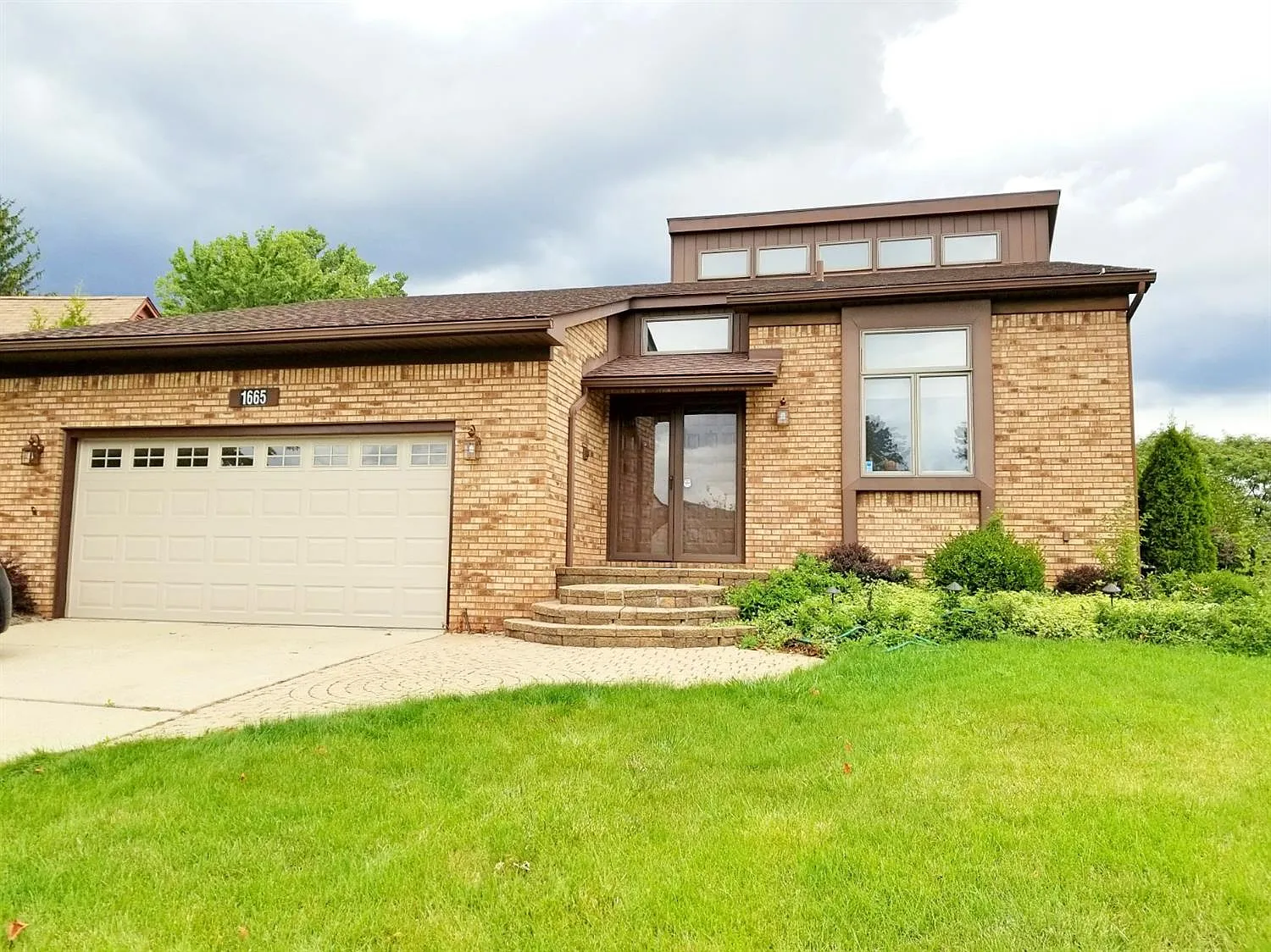 1665 Northbrook Dr photo 1