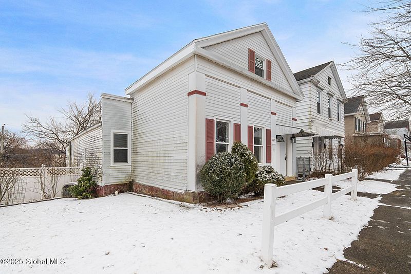 2nd image of 1318 3rd Avenue