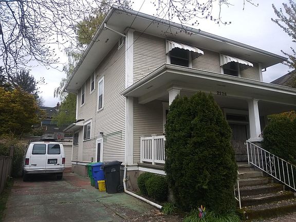 Separate side entrance to apartment