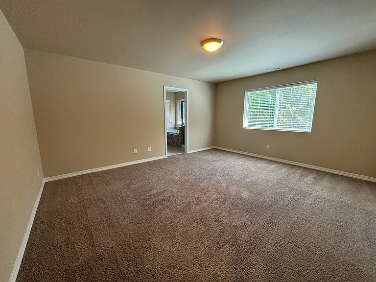 3676 SE Chesterton Dr — Photo 8