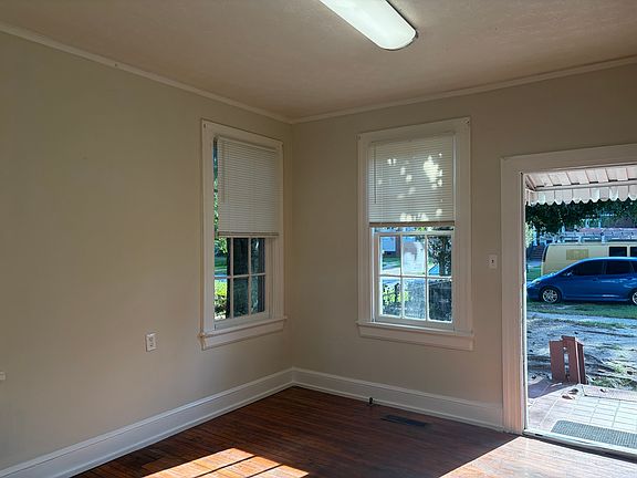 3rd image of 3523 14th Ave #B
