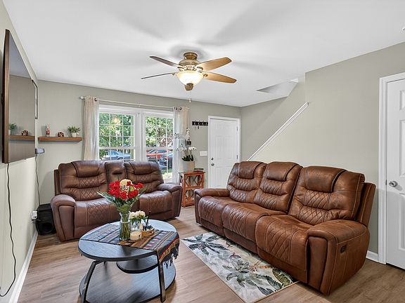 5th image of 806 Holder Ct