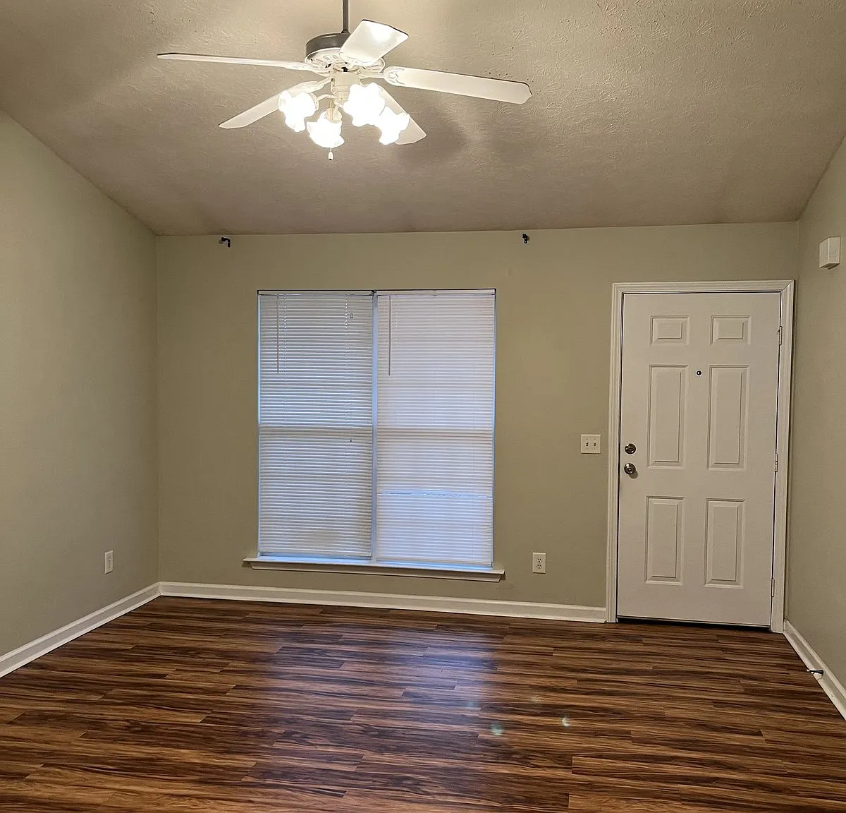 2 bed, 2.0 bath, 908 sqft, $1,800 — Photo 4