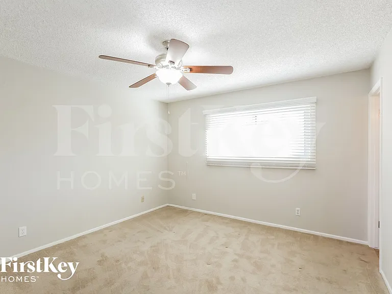 402 E Dunbar Dr — Photo 6