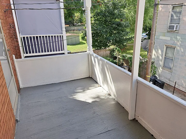 338-342 E Walnut St — Photo 24