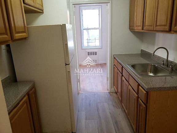 3rd image of 14424 37th Ave APT 3N