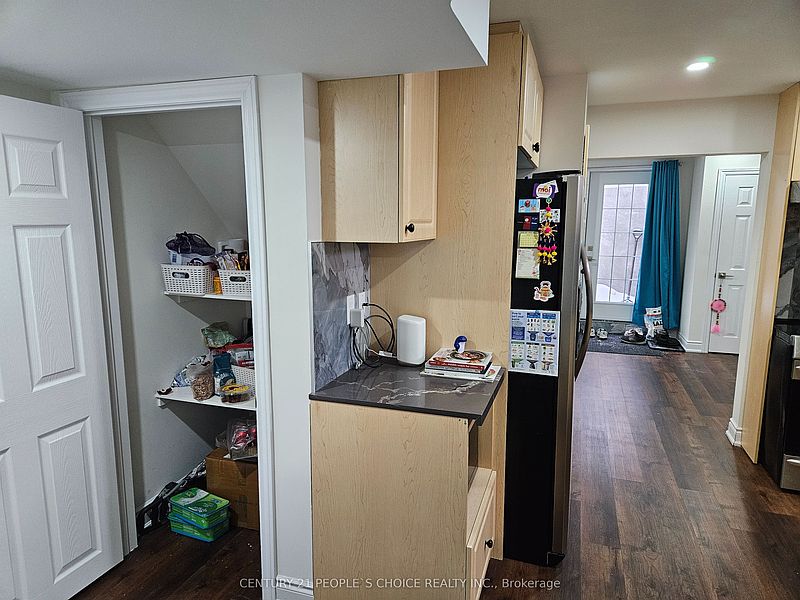 Kitchener House for rent - 2 Bedrooms — photo 4