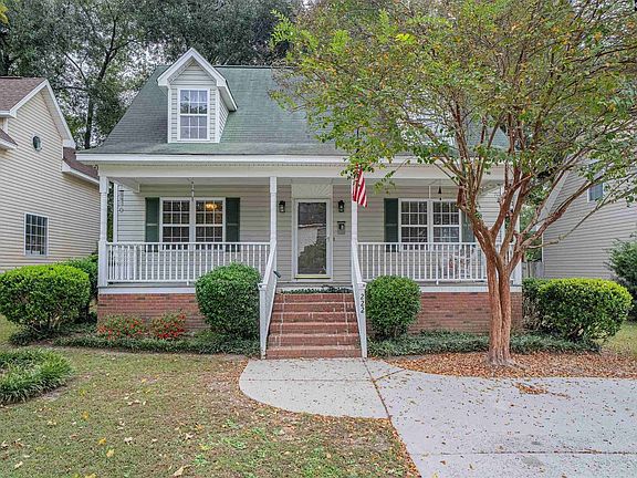 2nd image of 222 Montclaire Cir