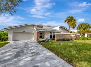 914 Foxpointe Cir, Delray Beach, FL 33445