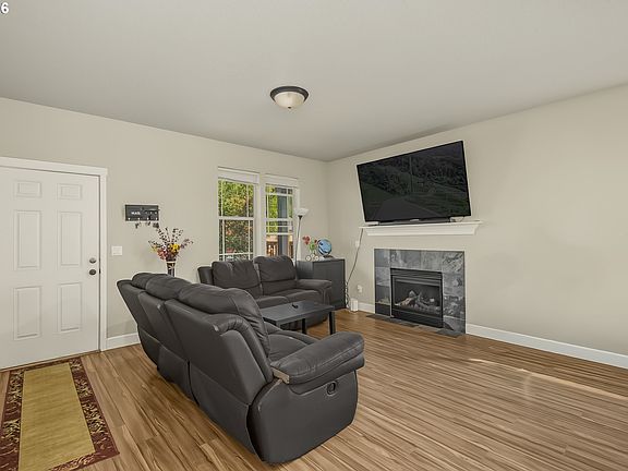 5th image of 129 NW Connell Ave