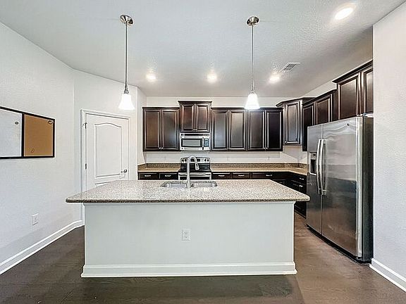 4th image of 5218 Cortland Dr